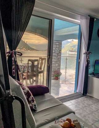 Апартаменты Apartmani Maxim Котор Номер-студио с балконом и видом на море (для 3 взрослых)-9